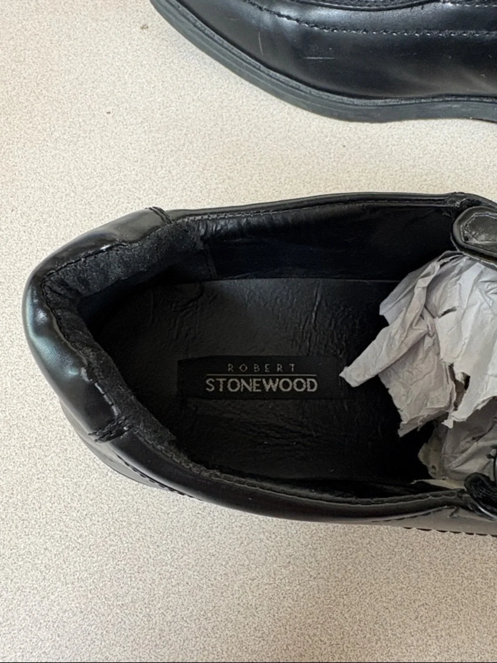 Robert Stonewood Men’s Black Slip-On Dress Shoes size 8?
